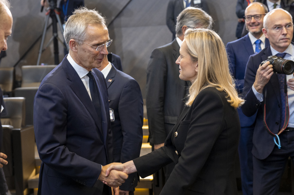 handshake, NATO Secretary General Jens Stoltenberg and State Secretary at the Ministry of Foreign Affairs and Security Sanja Štiglic