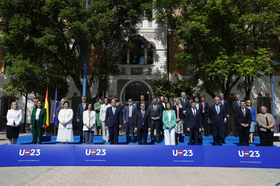 Ministri in državni sekretarji EU za evropske zadeve med skupinskim fotografiranjem