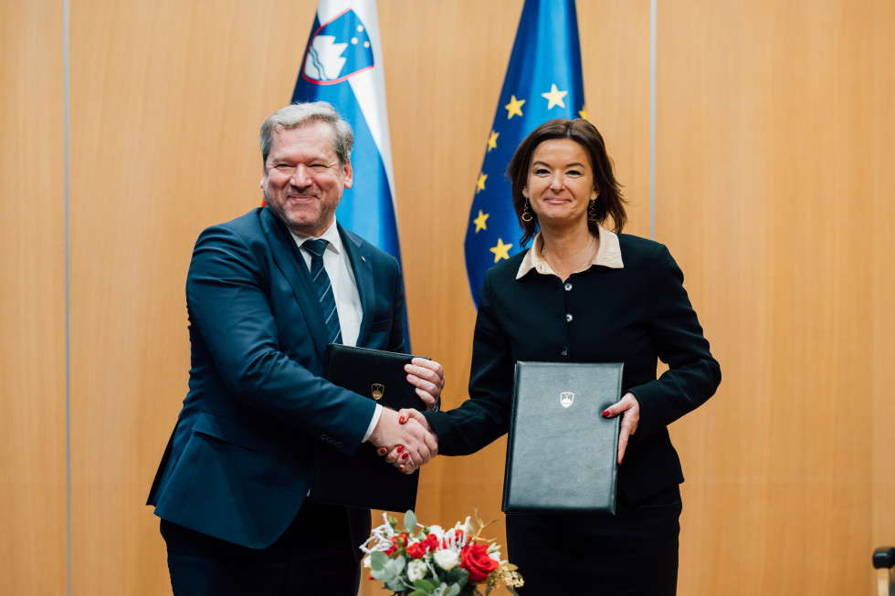 ministers handshake