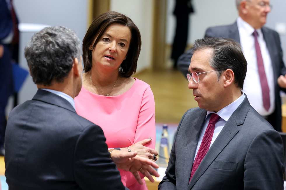 ministrica govori s kolegi ministri