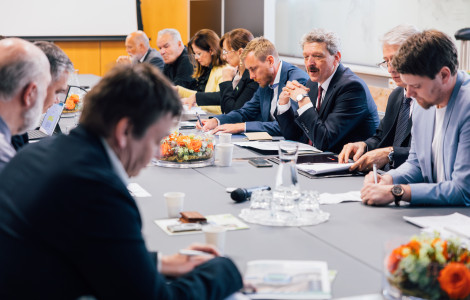 GOSPODARSKA 9 5 2025 4 (Srečanje vršilca dolžnosti generalnega direktorja za gospodarsko in javno diplomacijo Petra Japlja z delegacijo Uzbekistana )