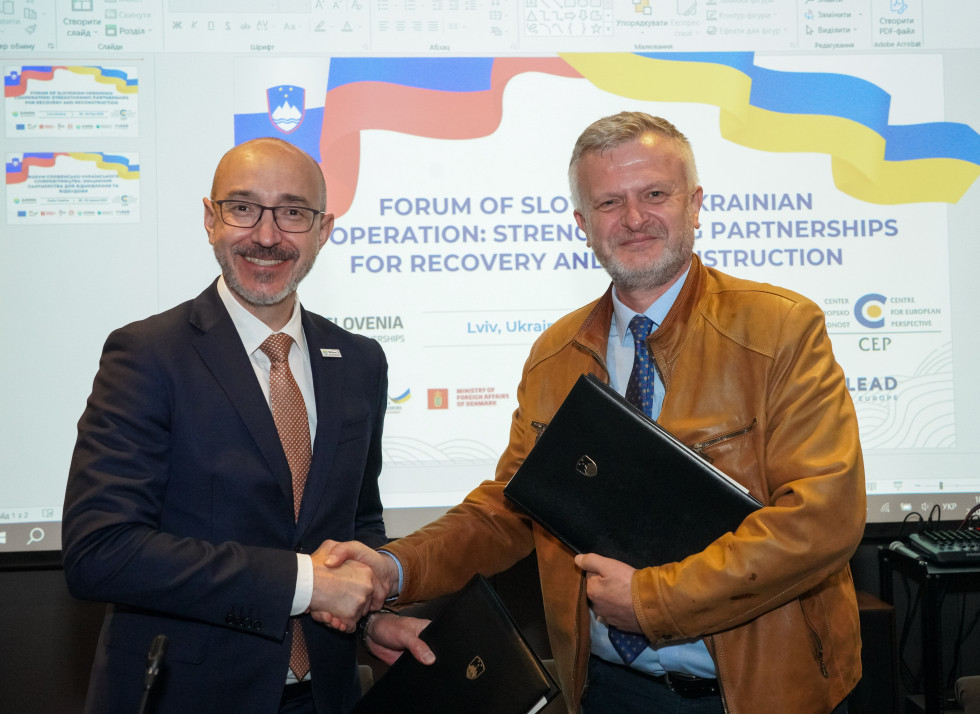 generalni direktor Skrt po podpisu foruma