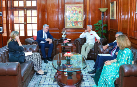 signal 2025 05 06 17 41 33 356 (Dva moška v foteljih)