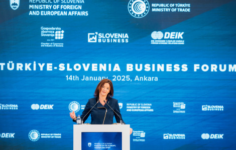 TURCIJA 14 1 2025 74 (ministrica Fajon za govorniškim odrom, nagovor)