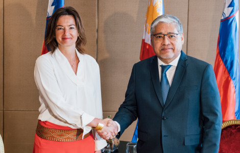 rokovanje z MZZ Filipinov (handshake)
