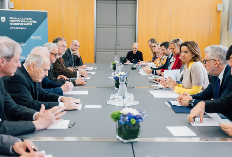 Minister Fajon meets with Slovenian minority in Austria