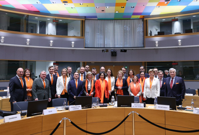 Ministrica Fajon ob Mednarodnem dnevu proti nasilju nad ženskami: Združene za mir in varnost