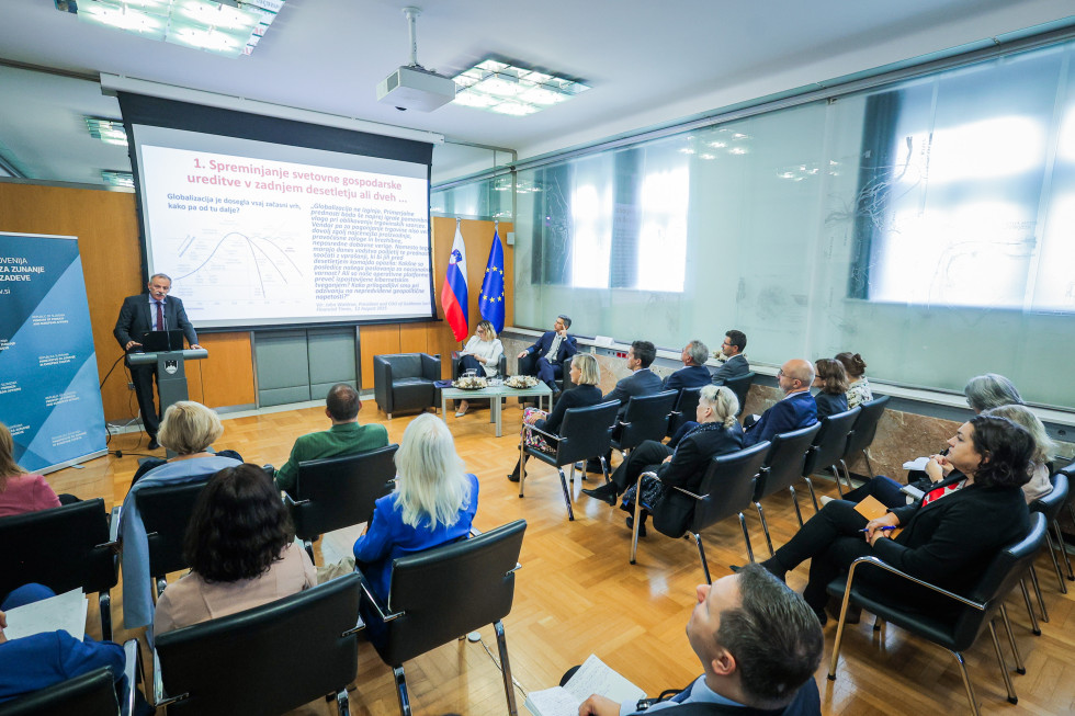 Slavnostno predavanje prof. dr. Mojmira Mraka ob otvoritvi novega izobraževalnega leta Diplomatske akademije
