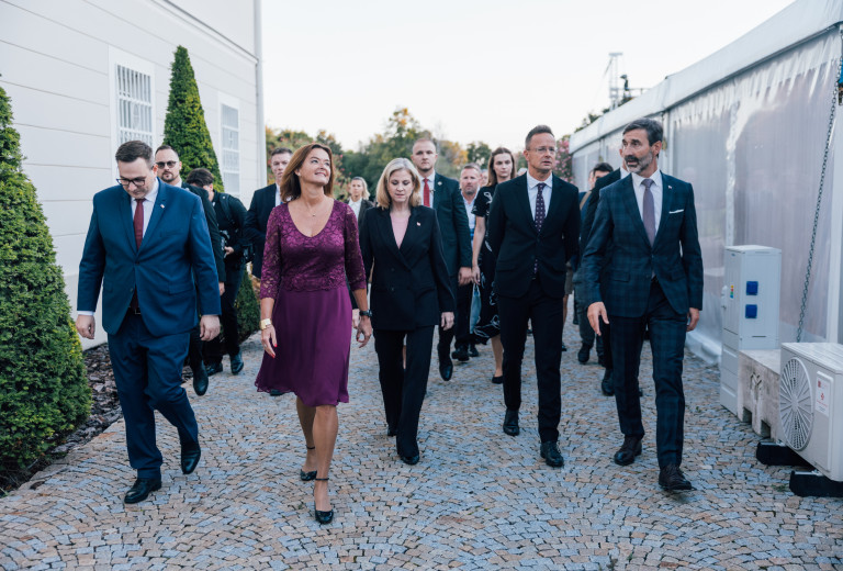 At the meeting of Central 5 foreign ministers, Minister Fajon emphasises importance of dialogue and EU unity