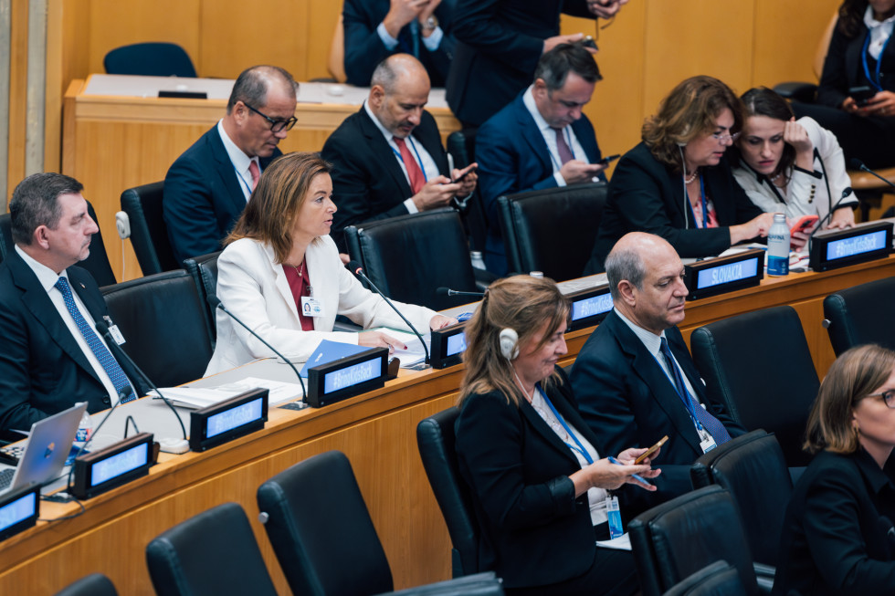 ministrica sedi in govori na dogodku o ukrajinskih otrocih