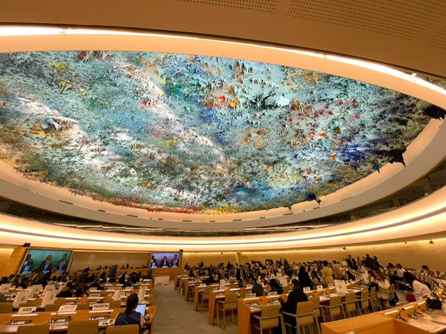 hall, people sitting