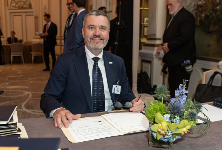 Minister Kajzer signs Joint Statement on AI Opportunity Partnership with the US