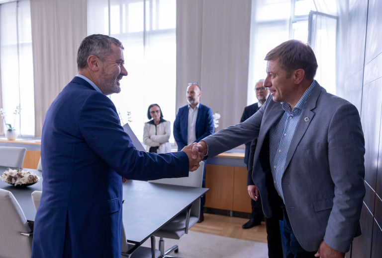 Minister Tone Kajzer meets OZS representatives