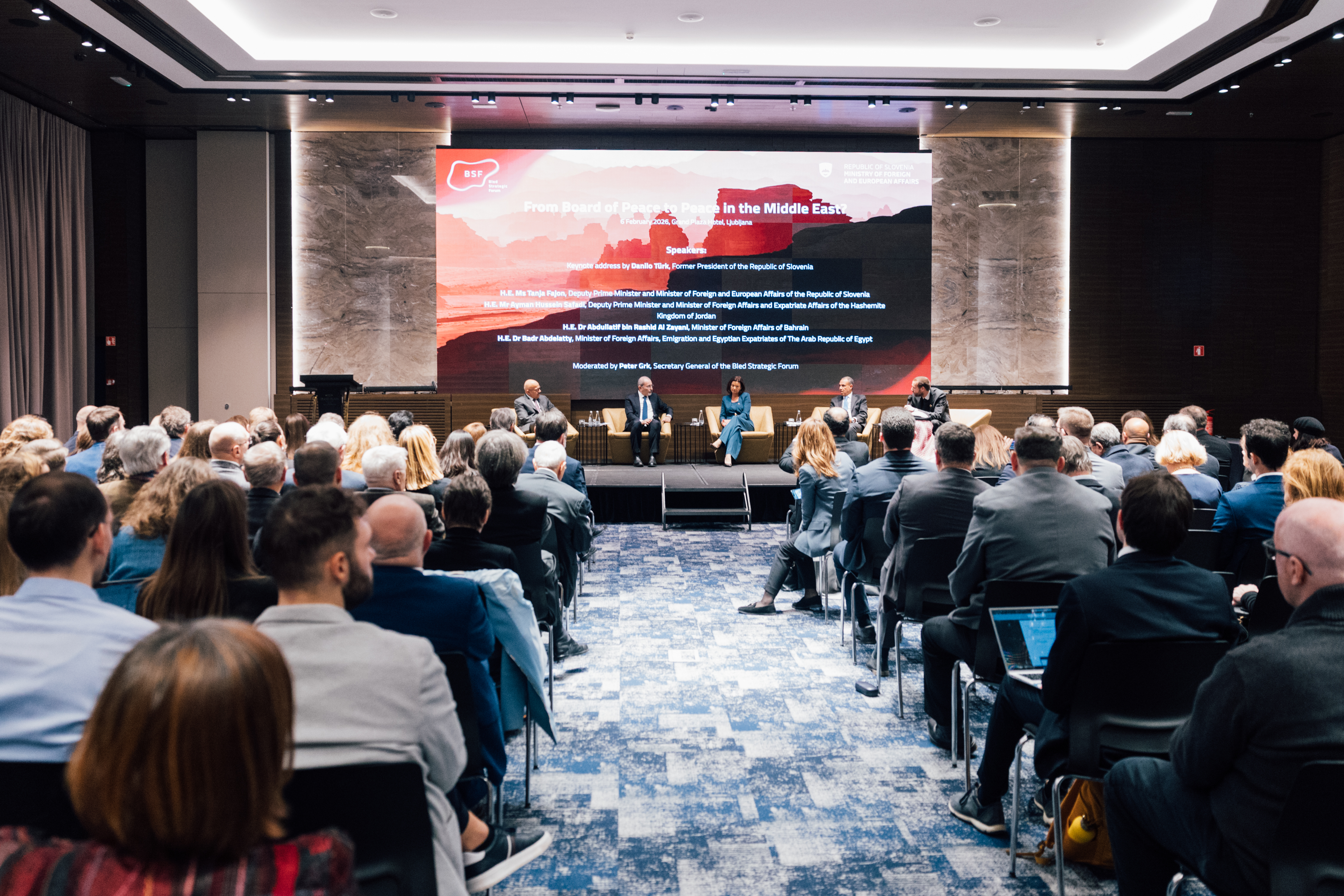 Ministers from the Middle East and the Gulf discussed major efforts to achieve peace and ease tensions in the region