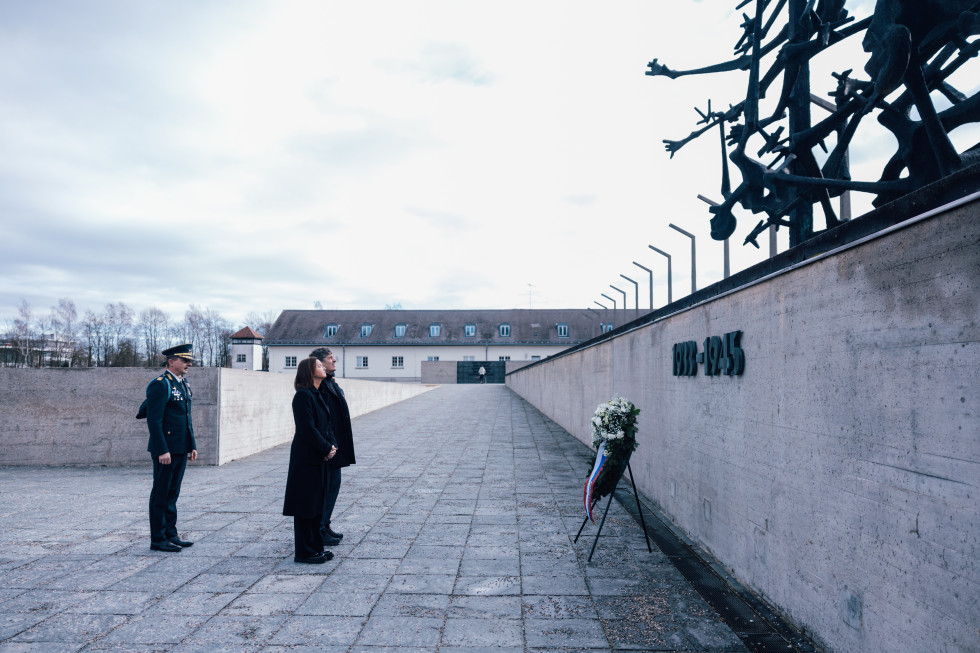 ministrica med polaganjem venca