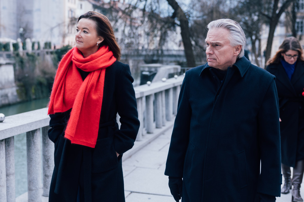 The two ministers are walking through Ljubljana along the Ljubljanica.
