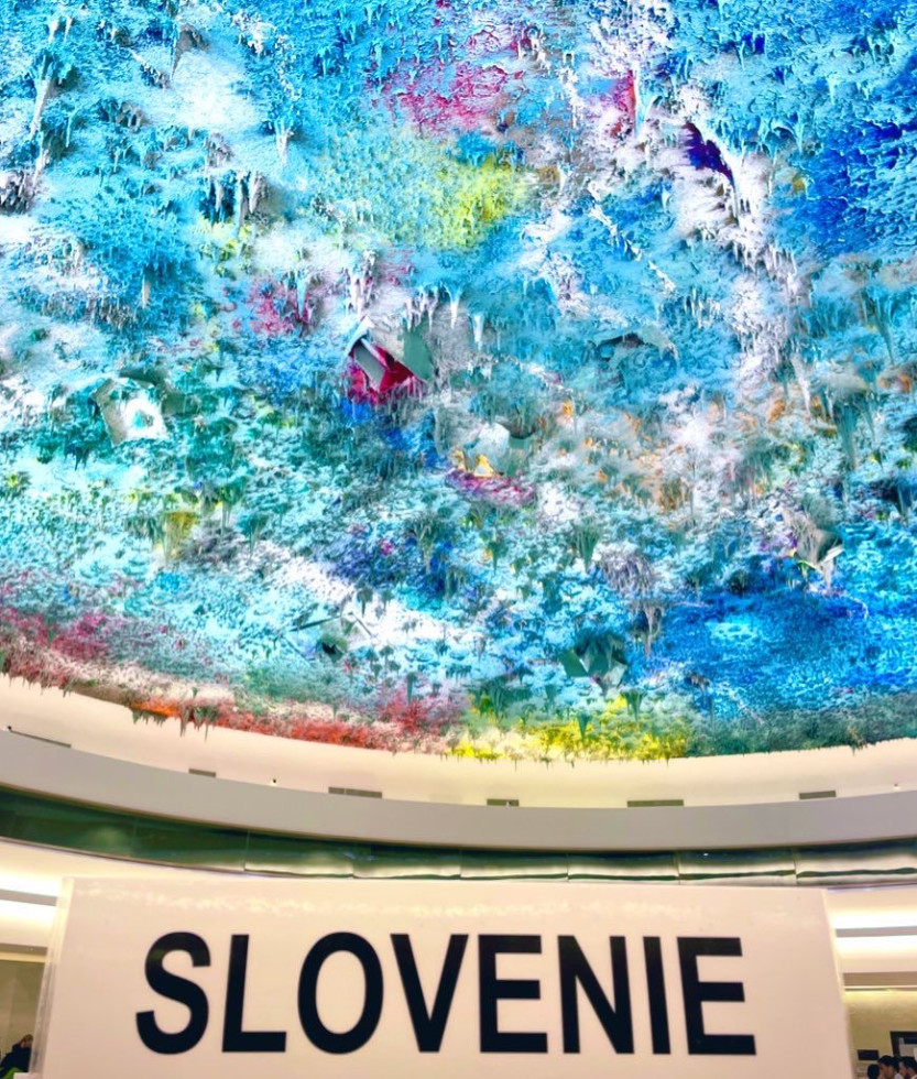 Dvorana z živopisanim stropom, pogled na tablico Slovenie