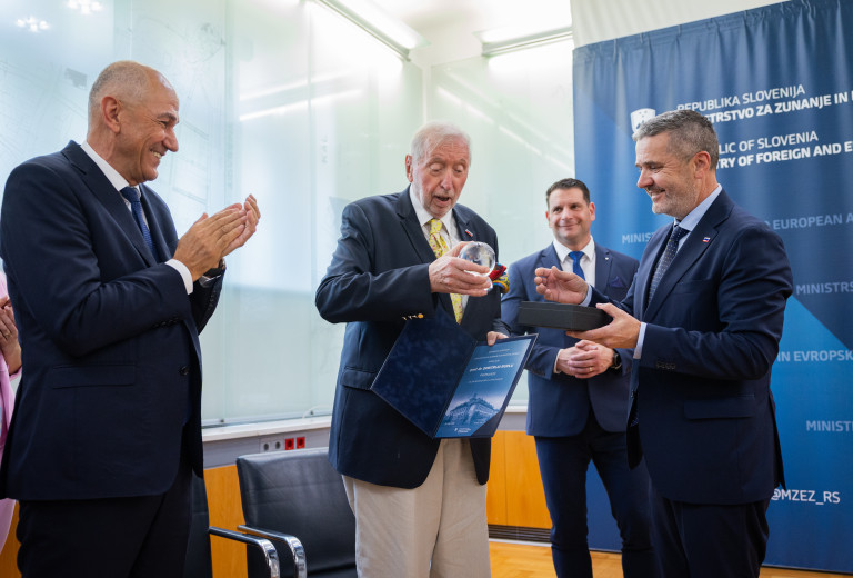 Priznanje za življenjsko delo v diplomaciji prvemu zunanjemu ministru dr. Dimitriju Ruplu