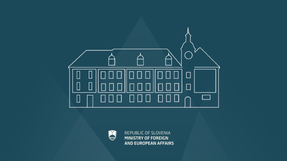 obris in logotip mzez