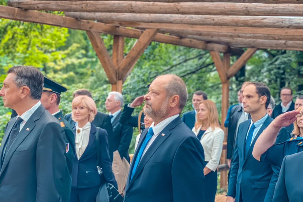 Minister dr. Logar na slovesnosti ob Ruski kapelici