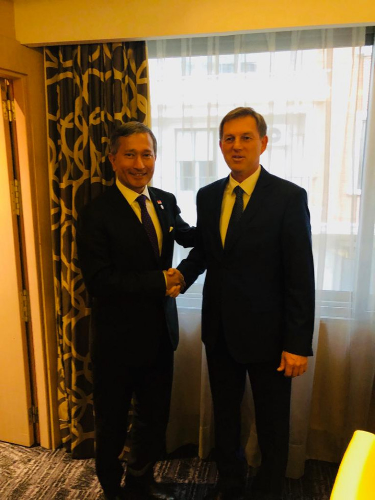 Minister Dr Miro Cerar with the Minister for Foreign Affairs of Singapore, Dr Vivian Balakrishnan