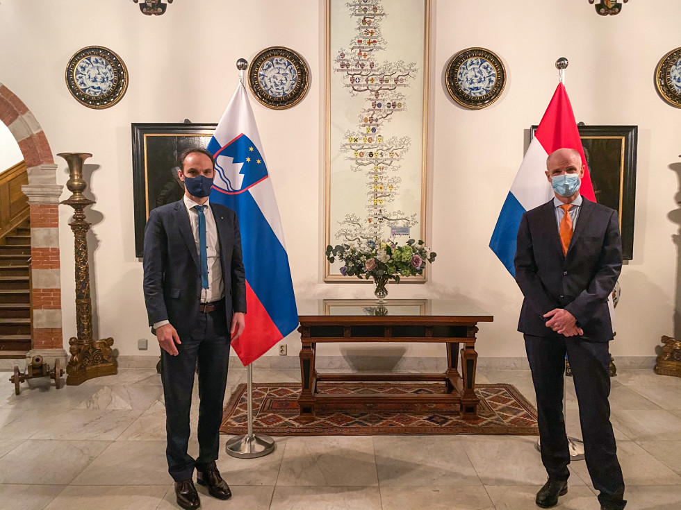 ministers in front of flags