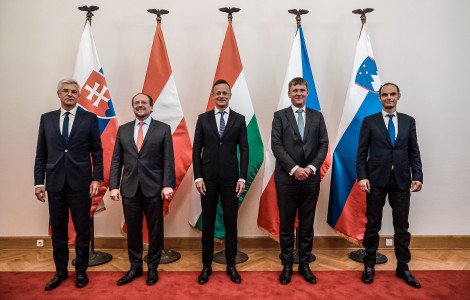 image00001 v3 (Foreign ministers Dr Anže Logar, Alexander Schallenberg, Tomáš Petřiček, Péter Szijjártó and Ivan Korčok)