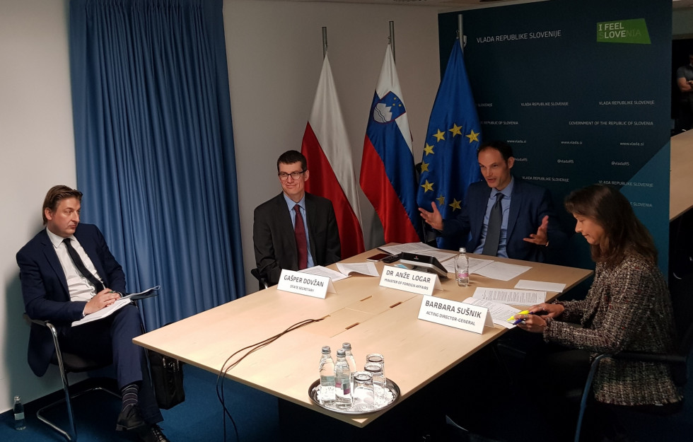 Minister Logar in the video conference with his Polish counterpart Minister Czaputowicz