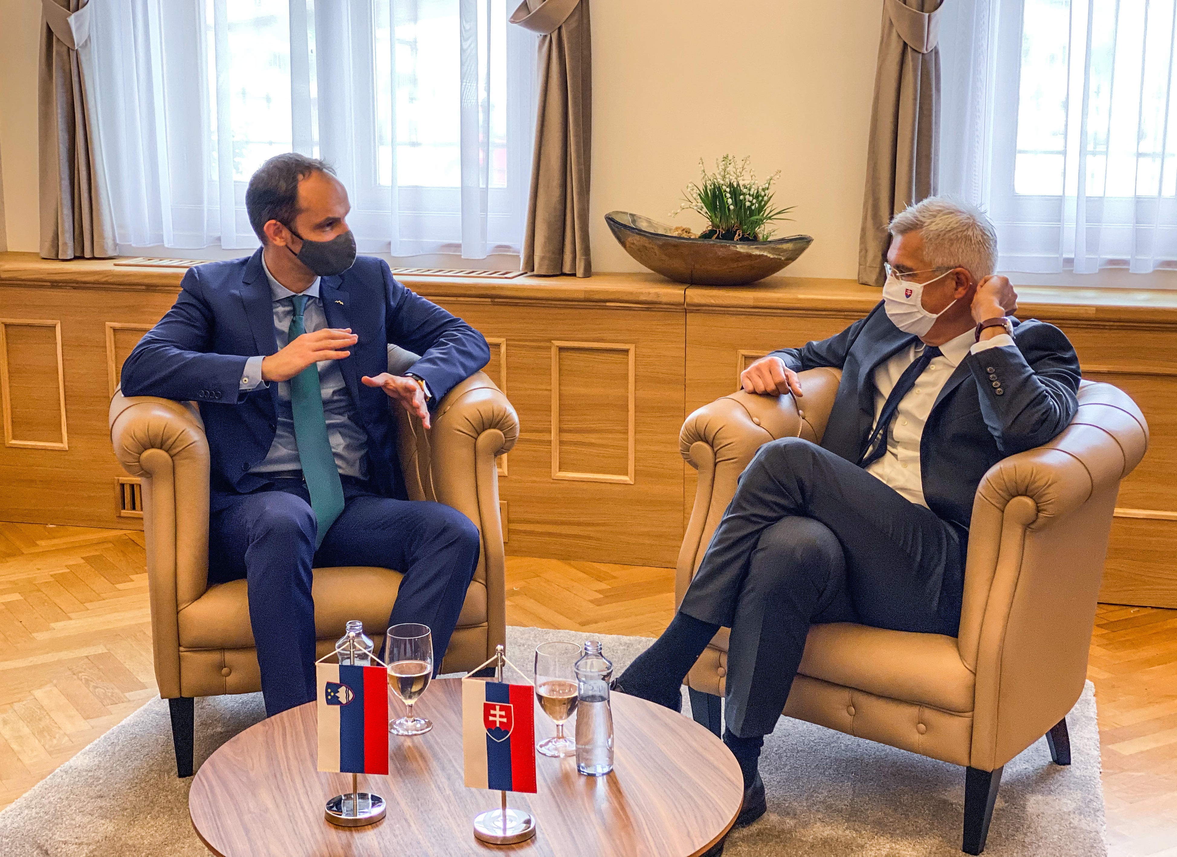 Minister Lógar a slovenský minister Gorkoc rokujú o ekonomickej spolupráci a koordinácii opatrení na kontrolu COVID-19