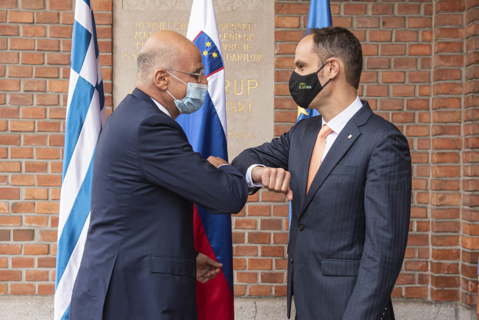 Minister za zunanje zadeve dr. Anže Logar in minister za zunanje zadeve Grčije Nikos Dendias