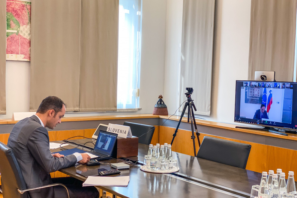 na avdio-video konferenci