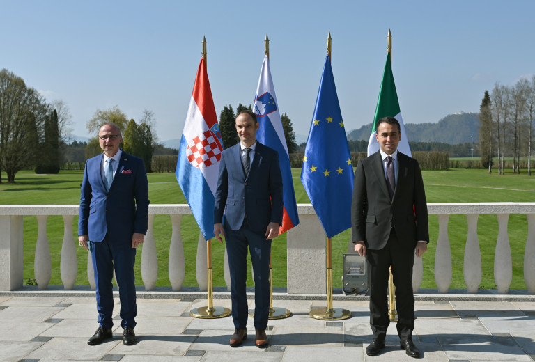 Foreign ministers of Slovenia, Croatia and Italy sign the Joint Declaration on continued cooperation in the North Adriatic