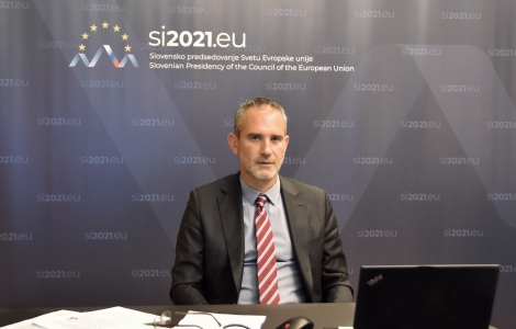 jukic wwwe (Acting DG Igor Jukič in front of computer)