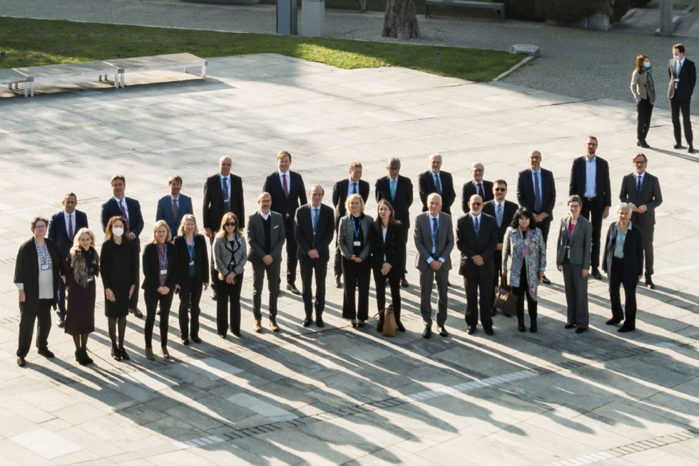 family photo of participatns, standing infront of Ljubljana castle tower