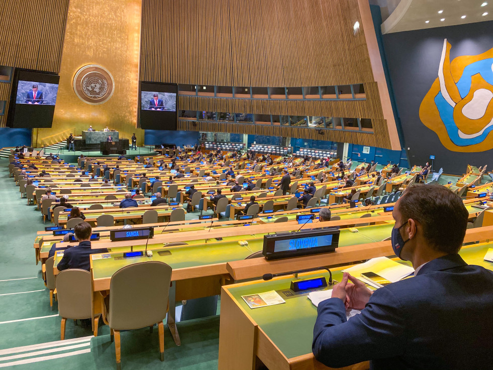 the minister sits at the United Nations assembly and the president on the big screen while giving his speech