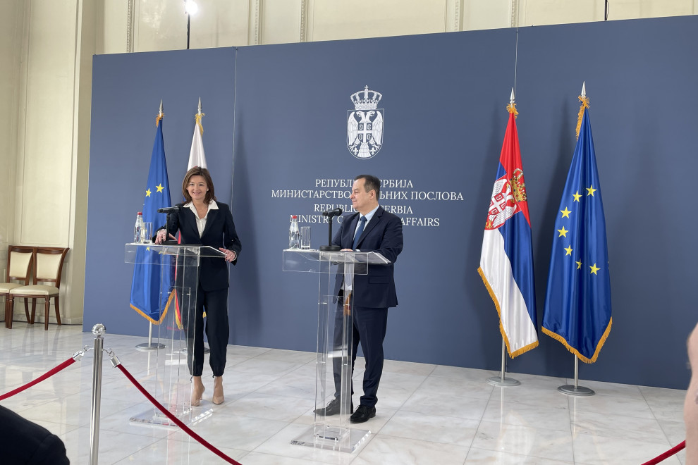 Ministrica Fajon z ministrom Dačićem na novinarski konferenci