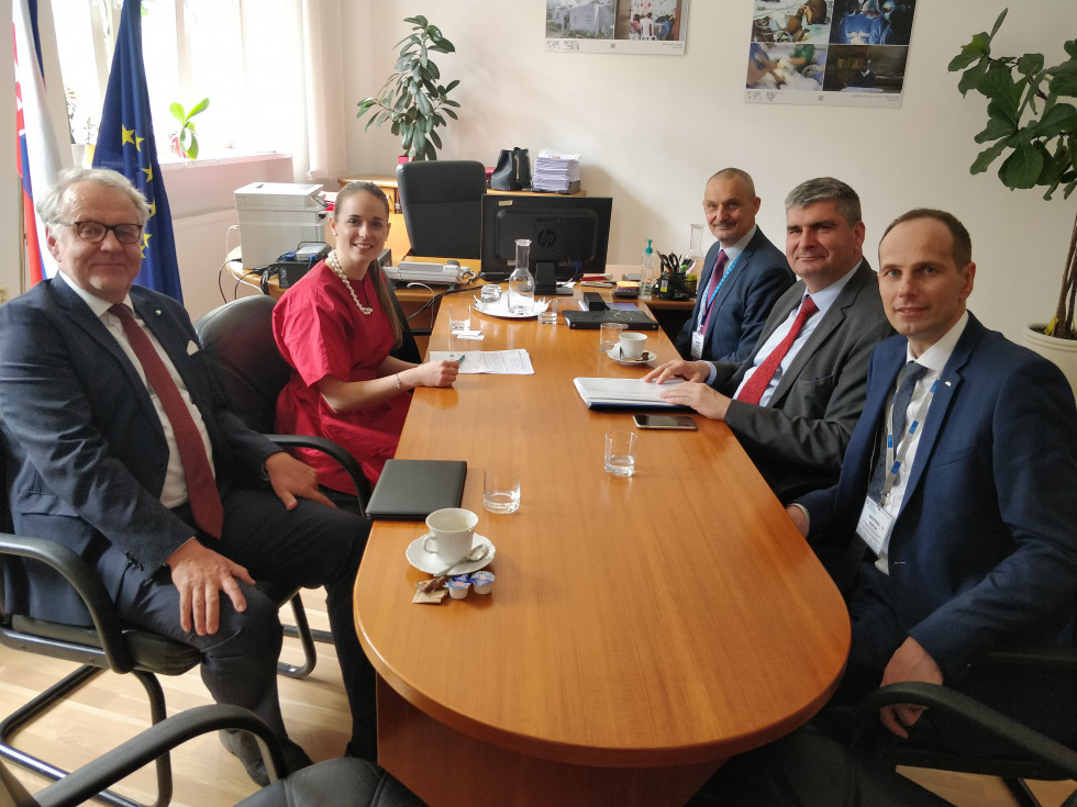 Slovak and Slovenian delegations sitting at the table, Lucia Kišš and Stanislav Raščan in the middle