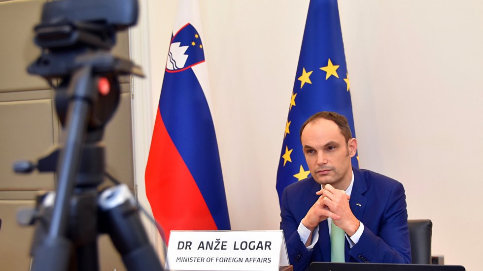 Minister za zunanje zadeve dr. Anže Logar med avdio-video konferenco