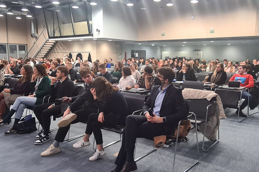Ministrica Fajon na Fakulteti za družbene vede