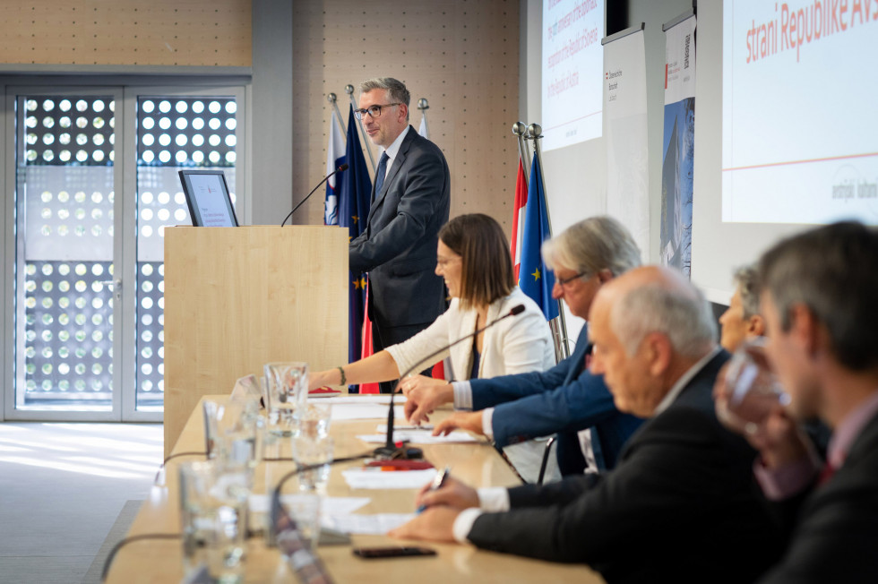 State Secretary Marko Štucin addressing participants at the Faculty of Social Sciences in Ljubljana on the 30th anniversary of diplomatic relations between Slovenia and Austria