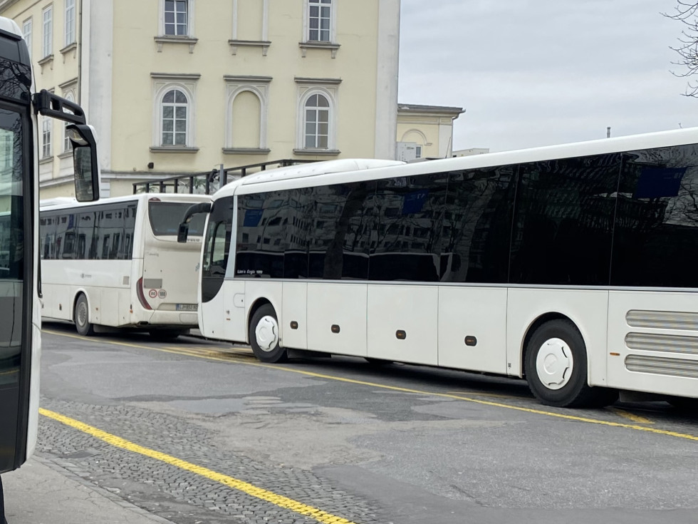 Avtobusi na postaji