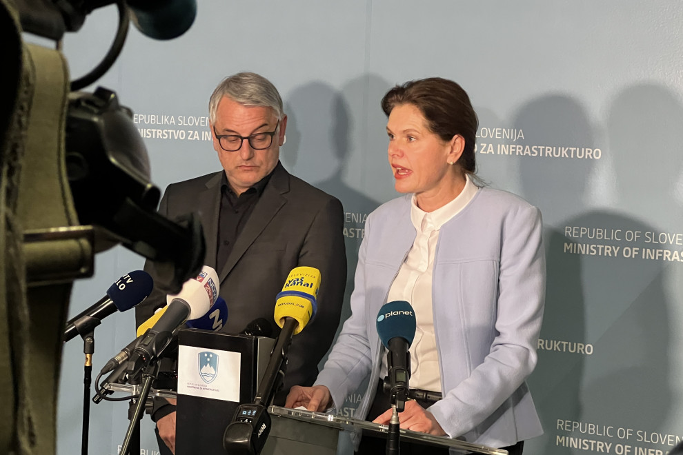 Ministrica Alenka Bratušek in minister Matjaž Han na novinarski konferenci