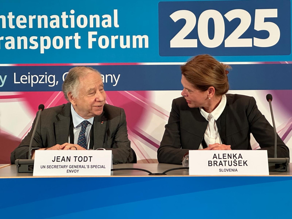 Jean Todt in ministrica Bratušek na posebnem dogodku Sklada Združenih narodov za varnost v cestnem prometu »Globalni poziv k vlaganju v varnost v cestnem prometu«