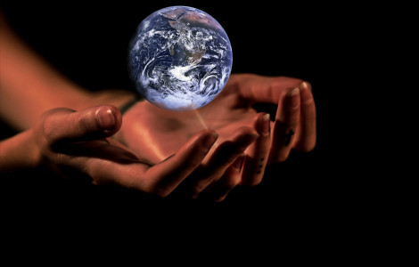 hands 1222866 1920 (hands holding earth globe)