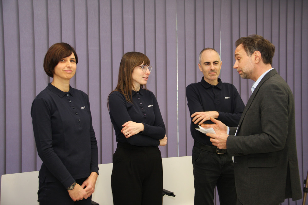 Dve ženski in dva moška, ki so predsavili  tematiko podnebja.