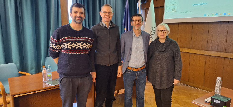 Trije moški iz ženska. Staro in novo vodstvo. 