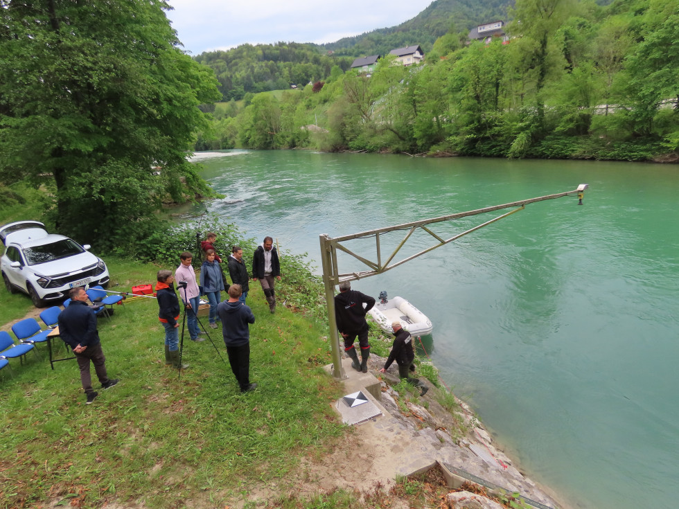 Praktični del delavnice na lokaciji Save pri Okroglem.