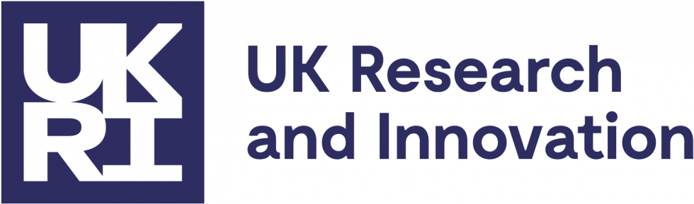Logotip UKRI (UK Research and Innovation) je sestavljen iz akronima in imena organizacije