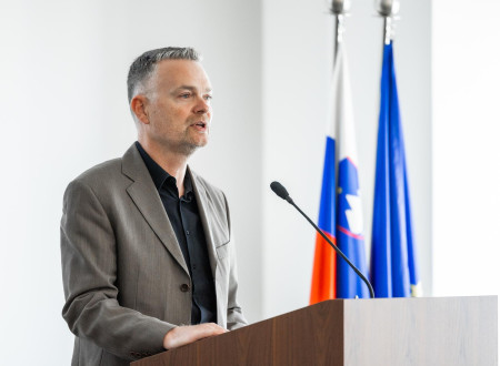 Sourednik na predstavitvi.