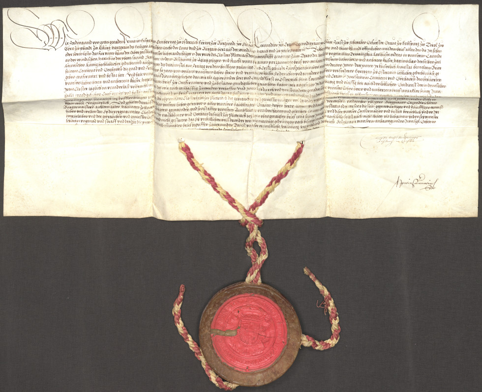 Listina privilegijev upodobljena s pečatom-.